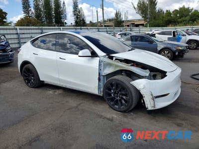 Czwarte zdjęcie samochodu z boku: 2022 TESLA MODEL Y VIN:7SAYGDEE1NF447295 - miniatura