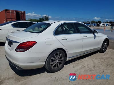 Trzecie zdjęcie samochodu z tyłu: 2017 MERCEDES-BENZ C 300 VIN:55SWF4JB1HU224731 - miniatura