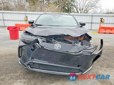 Piąte zdjęcie samochodu w środku: 2023 TOYOTA BZ4X XLE VIN:JTMABACA1PA015295 - miniatura