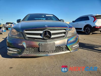 Piąte zdjęcie samochodu w środku: 2013 MERCEDES-BENZ C 250 VIN:WDDGJ4HB6DF961770 - miniatura