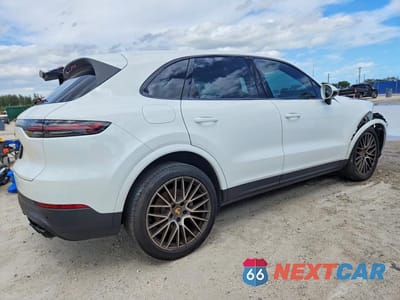 Trzecie zdjęcie samochodu z tyłu: 2022 PORSCHE CAYENNE VIN:WP1AA2AY6NDA06210 - miniatura