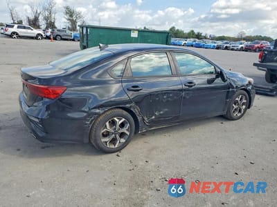 Trzecie zdjęcie samochodu z tyłu: 2019 KIA FORTE LXS VIN:3KPF24AD7KE059988 - miniatura