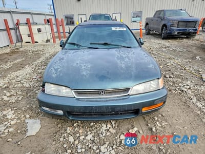 Piąte zdjęcie samochodu w środku: 1996 HONDA ACCORD LX VIN:1HGCD5632TA013431 - miniatura