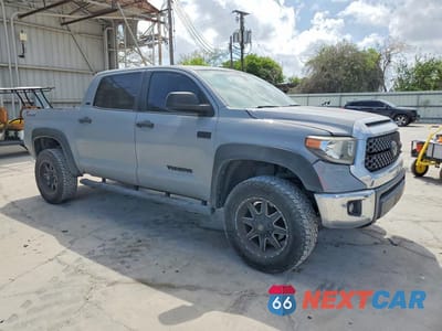 Czwarte zdjęcie samochodu z boku: 2021 TOYOTA TUNDRA SR5 VIN:5TFEY5F16MX293704 - miniatura