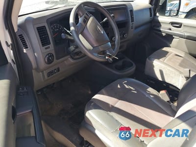 Zdjęcie 8 z 13 samochodu: 2020 NISSAN NV 2500 HD UTILITY / SERVICE VAN VIN:1N6BF0KY6LN806648 - miniatura