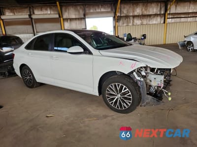 Czwarte zdjęcie samochodu z boku: 2020 VOLKSWAGEN JETTA S VIN:3VWCB7BU5LM046244 - miniatura