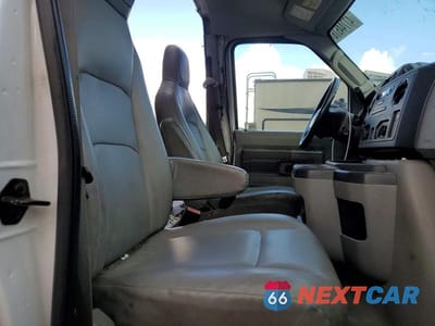 Zdjęcie 10 z 12 samochodu: 2016 FORD E350 BOX TRUCK VIN:1FDWE3FL1GDC21314 - miniatura