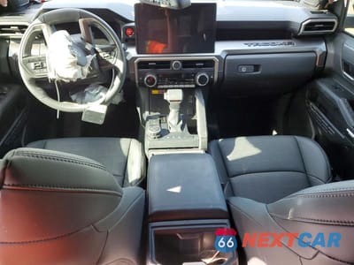Zdjęcie 8 z 12 samochodu: 2025 TOYOTA TACOMA TRD OFF-ROAD VIN:3TMLB5JN6SM107407 - miniatura