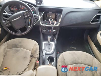 Zdjęcie 8 z 12 samochodu: 2013 CHRYSLER 200 LX VIN:1C3CCBAG1DN767865 - miniatura