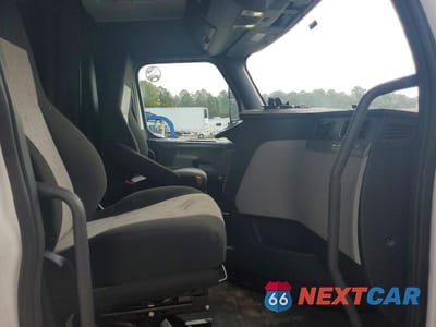 Piąte zdjęcie samochodu w środku: 2019 FREIGHTLINER CASCADIA 126 SEMI TRUCK VIN:3AKJHHDR7KSKR1504 - miniatura