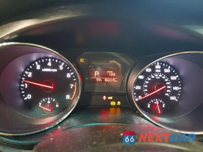 Zdjęcie 9 z 12 samochodu: 2017 KIA SEDONA LX VIN:KNDMB5C10H6227596 - miniatura