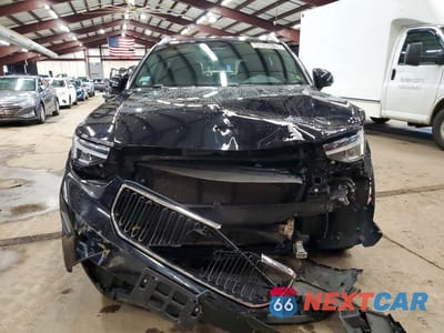 Piąte zdjęcie samochodu w środku: 2023 VOLVO XC40 CORE VIN:YV4L12UK8P2966304 - miniatura