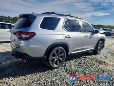 Trzecie zdjęcie samochodu z tyłu: 2025 HONDA PILOT SPORT VIN:5FNYG2H38SB009638 - miniatura