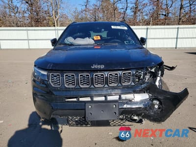 Piąte zdjęcie samochodu w środku: 2024 JEEP COMPASS LIMITED VIN:3C4NJDCN3RT102765 - miniatura