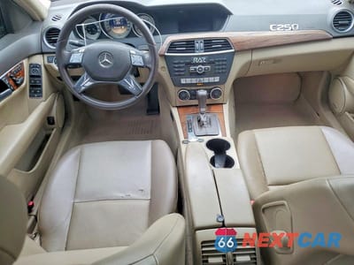 Zdjęcie 8 z 11 samochodu: 2012 MERCEDES-BENZ C 250 VIN:WDDGF4HB1CR192450 - miniatura