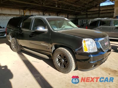 Czwarte zdjęcie samochodu z boku: 2014 GMC YUKON XL C1500 SLT VIN:1GKS1KE0XER189046 - miniatura