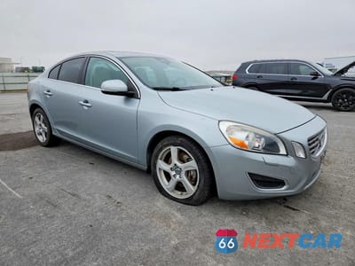 Czwarte zdjęcie samochodu z boku: 2013 VOLVO S60 T5 VIN:YV1612FS9D2211424 - miniatura