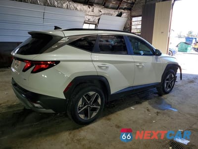 Trzecie zdjęcie samochodu z tyłu: 2025 HYUNDAI TUCSON SEL VIN:3KMJBCDE0SE017104 - miniatura