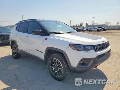 Czwarte zdjęcie samochodu z boku: 2025 JEEP COMPASS TRAILHAWK VIN:3C4NJDDN6ST525702 - miniatura
