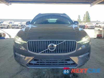 Piąte zdjęcie samochodu w środku: 2022 VOLVO XC60 B5 MOMENTUM VIN:YV4L12RK3N1050500 - miniatura