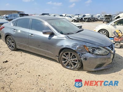 Czwarte zdjęcie samochodu z boku: 2018 NISSAN ALTIMA 2.5 SR VIN:1N4AL3AP4JC240974 - miniatura