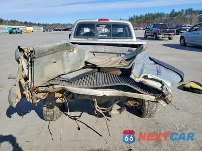 Zdjęcie 6 z 11 samochodu: 2002 TOYOTA TACOMA VIN:5TEWN72N62Z015022 - miniatura