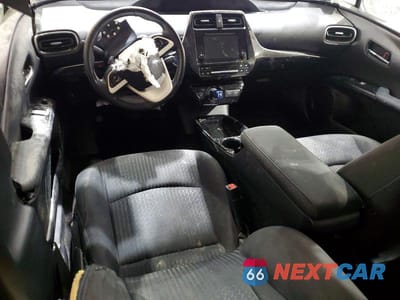 Zdjęcie 8 z 11 samochodu: 2017 TOYOTA PRIUS THREE VIN:JTDKARFU7H3534109 - miniatura