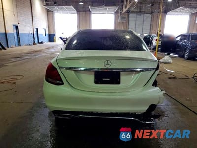 Zdjęcie 6 z 12 samochodu: 2015 MERCEDES-BENZ C 300 4MATIC VIN:55SWF4KB8FU060647 - miniatura