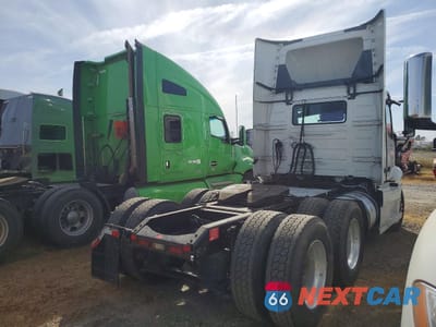 Czwarte zdjęcie samochodu z boku: 2022 VOLVO VNR - SEMI TRUCK VIN:4V4WC9EH7NN314635 - miniatura