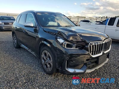 Czwarte zdjęcie samochodu z boku: 2024 BMW X1 XDRIVE28I VIN:WBX73EF04R5Z15964 - miniatura