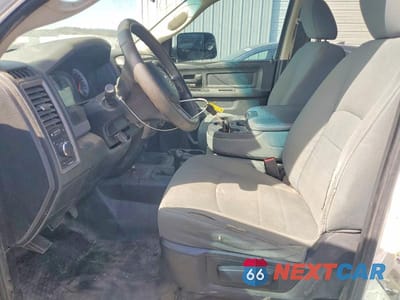 Zdjęcie 7 z 12 samochodu: 2014 RAM TRUCKS 2500 ST VIN:3C6UR5CL1EG195580 - miniatura