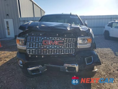 Piąte zdjęcie samochodu w środku: 2019 GMC SIERRA K2500 DENALI VIN:1GT12SEG7KF258984 - miniatura