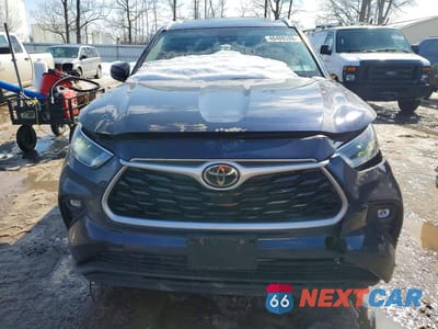 Piąte zdjęcie samochodu w środku: 2023 TOYOTA HIGHLANDER XLE VIN:5TDKDRBH5PS023723 - miniatura