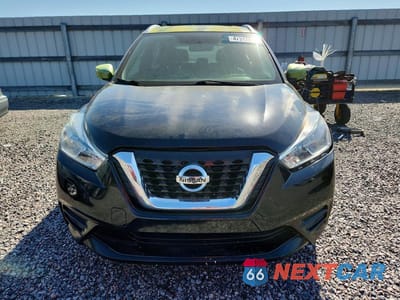Piąte zdjęcie samochodu w środku: 2018 NISSAN KICKS S VIN:3N1CP5CUXJL537924 - miniatura