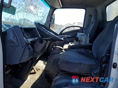 Zdjęcie 7 z 13 samochodu: 2013 ISUZU NPR HD BOX TRUCK VIN:JALC4W167D7004632 - miniatura