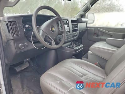 Zdjęcie 8 z 13 samochodu: 2019 CHEVROLET EXPRESS 2500 CARGO UTILITY / SERVICE VAN VIN:1GCWGAFP8K1224050 - miniatura