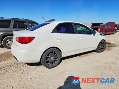 Trzecie zdjęcie samochodu z tyłu: 2013 KIA FORTE EX VIN:KNAFU4A27D5718298 - miniatura