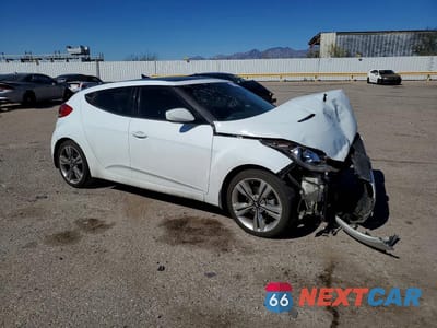 Czwarte zdjęcie samochodu z boku: 2013 HYUNDAI VELOSTER BASE VIN:KMHTC6AD8DU176393 - miniatura