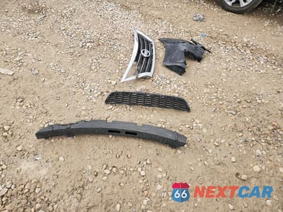 Zdjęcie 12 z 12 samochodu: 2015 NISSAN SENTRA SR VIN:3N1AB7AP3FY268030 - miniatura