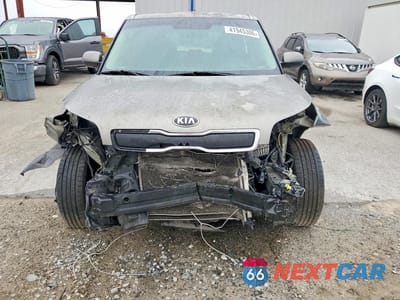 Piąte zdjęcie samochodu w środku: 2016 KIA SOUL BASE VIN:KNDJN2A26G7408859 - miniatura