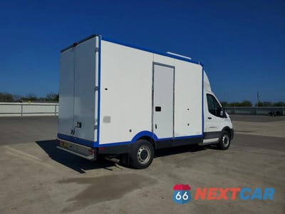 Czwarte zdjęcie samochodu z boku: 2022 FORD TRANSIT DELIVERY TRUCK VIN:1FDBW5Z80NKA01699 - miniatura
