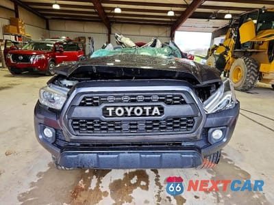 Piąte zdjęcie samochodu w środku: 2017 TOYOTA TACOMA SR5 V6 VIN:3TMCZ5AN3HM079182 - miniatura