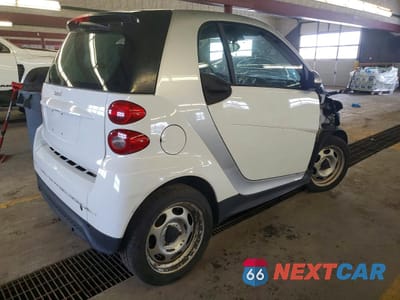 Trzecie zdjęcie samochodu z tyłu: 2014 SMART FORTWO PURE VIN:WMEEJ3BA6EK781775 - miniatura