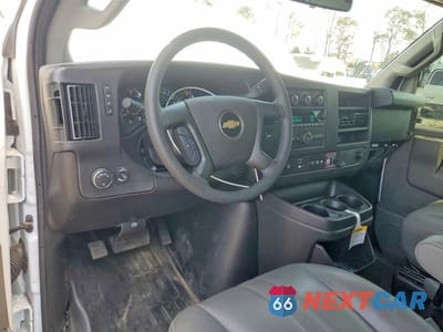 Zdjęcie 8 z 13 samochodu: 2025 CHEVROLET EXPRESS 3500 CARGO DELIVERY VAN VIN:1GCZGHF76S1259546 - miniatura