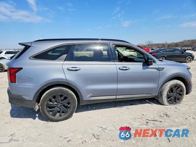 Trzecie zdjęcie samochodu z tyłu: 2021 KIA SORENTO S VIN:5XYRLDLC8MG025885 - miniatura
