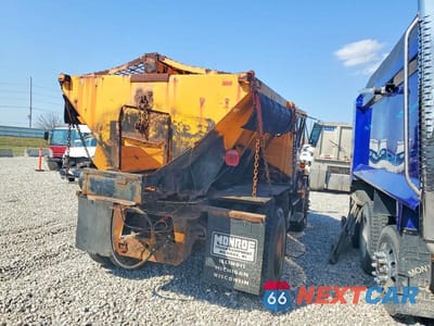 Czwarte zdjęcie samochodu z boku: 2000 FREIGHTLINER MEDIUM CONVENTIONAL FL70 VIN:1FV6HFAB4YHA74743 - miniatura