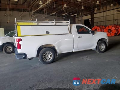 Trzecie zdjęcie samochodu z tyłu: 2021 CHEVROLET SILVERADO C1500 VIN:3GCNWAEH3MG263609 - miniatura