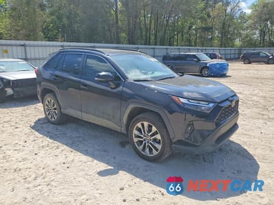 Czwarte zdjęcie samochodu z boku: 2022 TOYOTA RAV4 XLE PREMIUM VIN:2T3C1RFV0NW207394 - miniatura