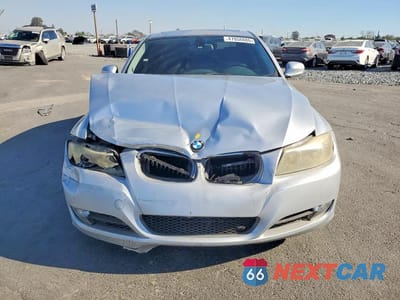 Piąte zdjęcie samochodu w środku: 2010 BMW 328 I SULEV VIN:WBAPH5C58AA439144 - miniatura