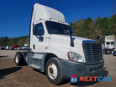 2016 FREIGHTLINER CASCADIA 125 SEMI TRUCK 1FUBGEDV7GLHC5652 - główne zdjęcie licytacji z USA - miniatura